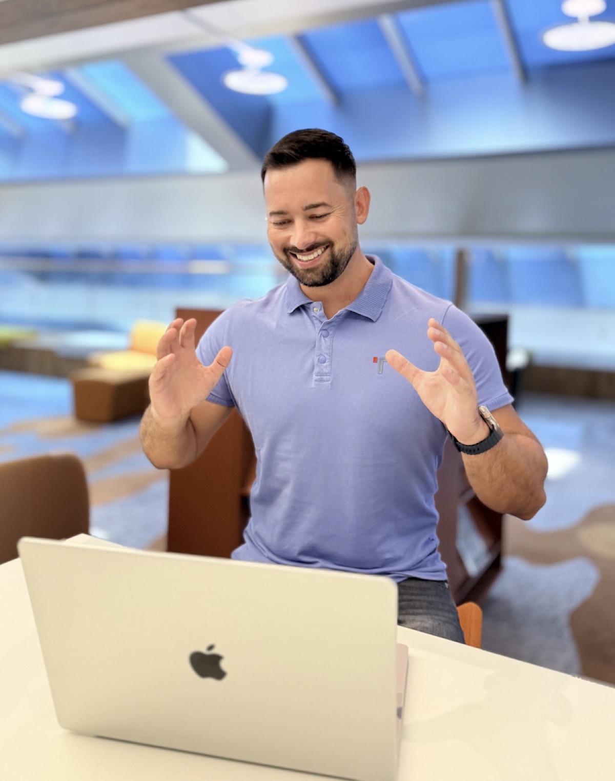 Ivan Votipka explaining a point during an online German lesson